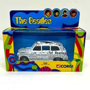 2000 Corgi The Beatles London Taxi Newspaper Die Cast Car
